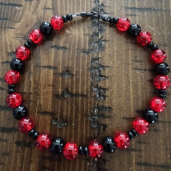 Red and Black Beaded Bracelet And Earring Set - Picture 4 of 11
